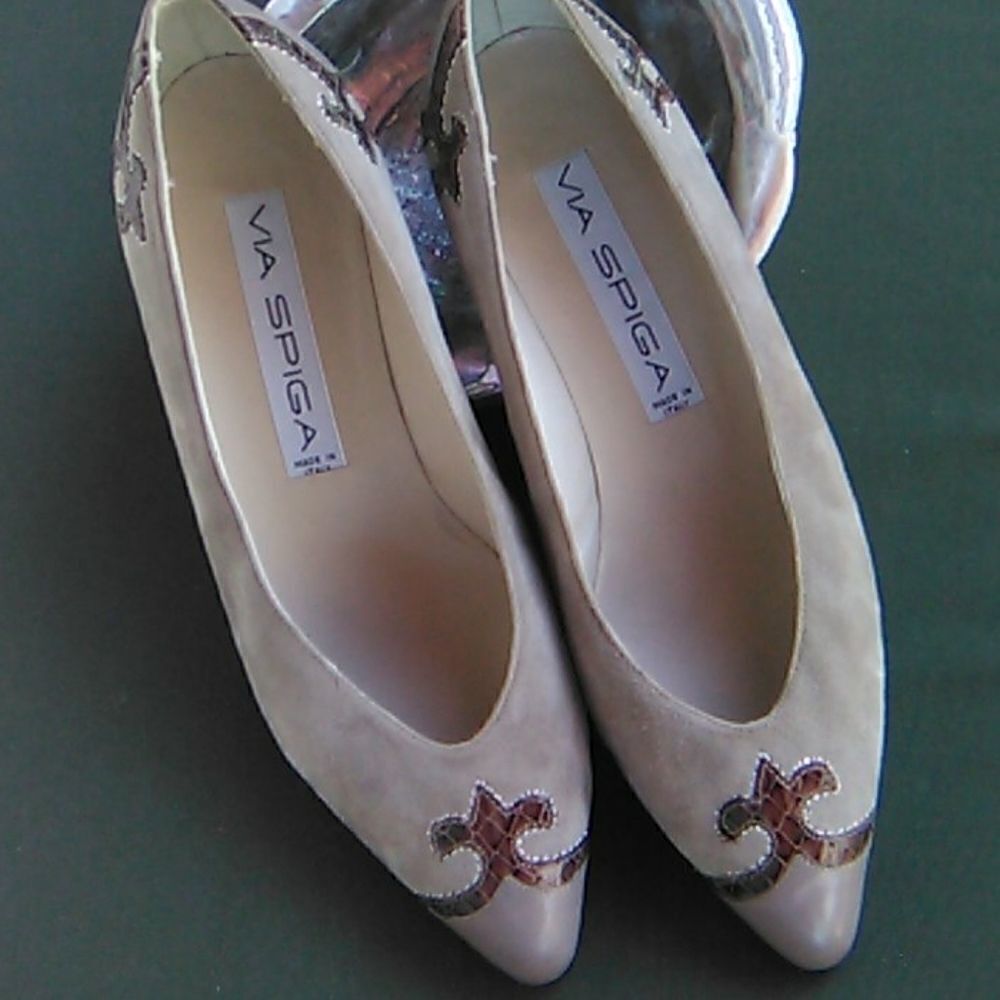 🎆🎊🎉 Host Pick 🎊🎉🎆NWOT Via Spiga Low Heels